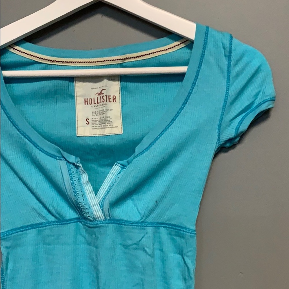 Hollister top